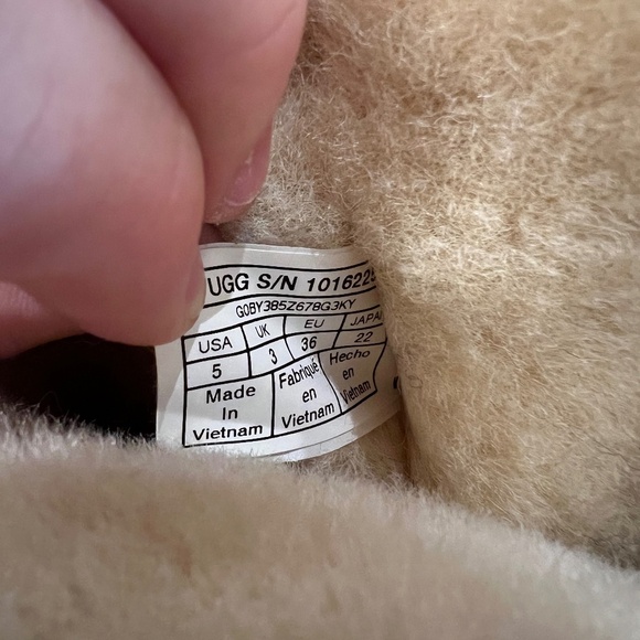 NWOT Ugg Bailey Bow II Size 5 - Picture 5 of 5